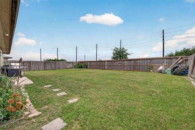 Building Photo - 811 Petunia Falls Ln