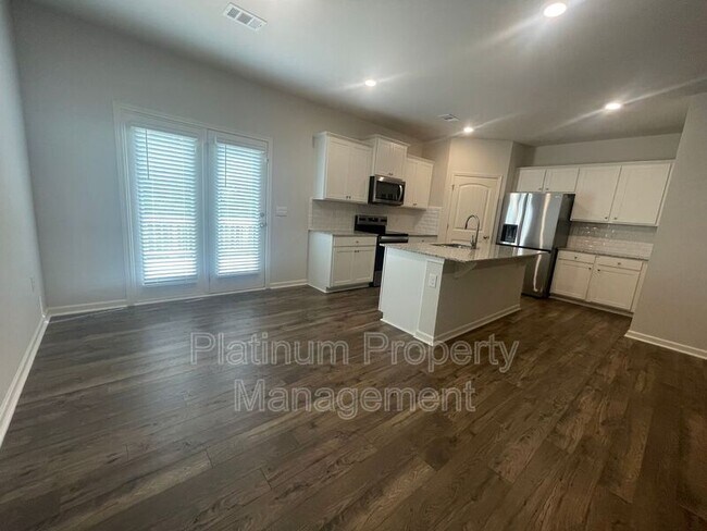 Building Photo - 551 Stoneybrook Dr