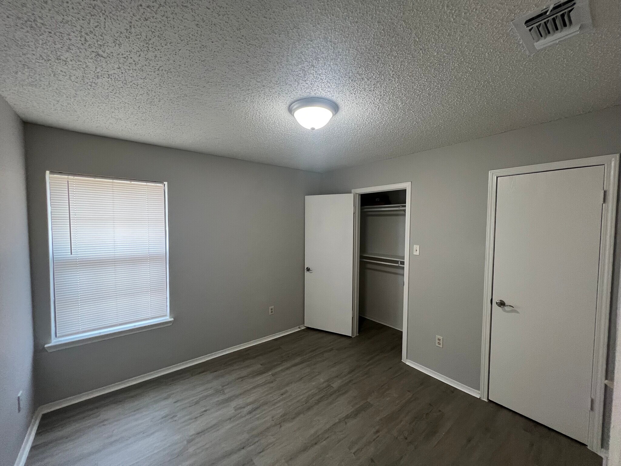 Building Photo - 1936 Bernice St