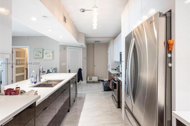 Building Photo - 3020 NE 32nd Ave