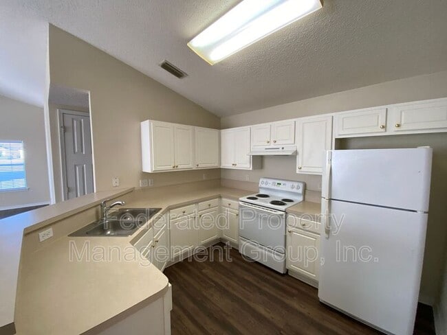 Building Photo - 2615 Creek Ridge Dr