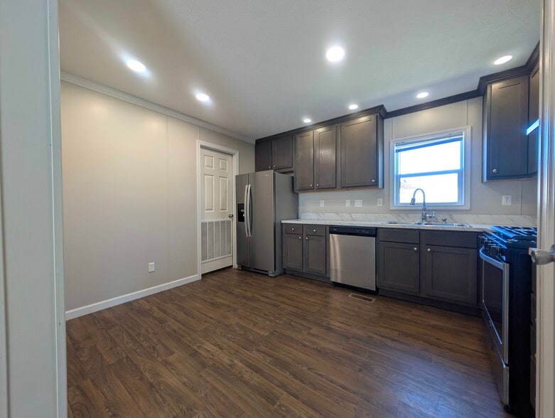 Building Photo - 15344 Dominique Dr