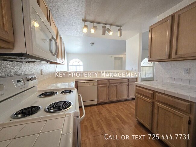 Building Photo - COZY 2 BED, 2 BATH UPSTAIRS CONDO* GATED C...