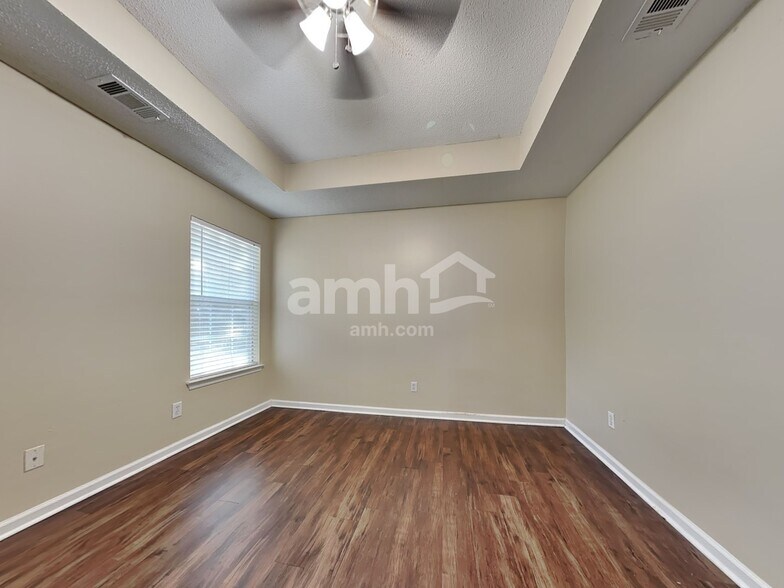 Building Photo - 249 Longleaf Cir