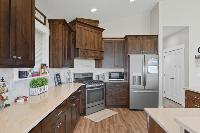 Building Photo - 6 bed; 3 bath single family home in Enoch