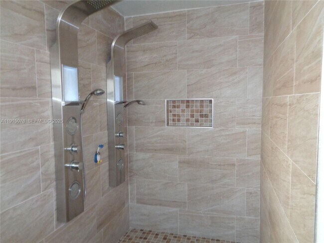 Building Photo - 32970 SW 210th Ave