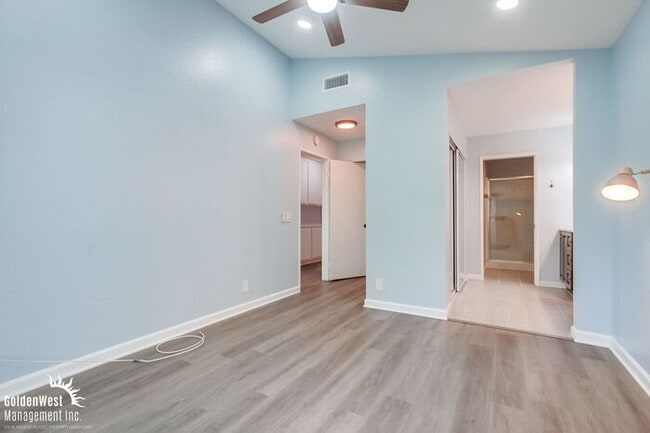 Building Photo - Modern & Spacious 2Bdm 2.5Ba Condo in Cany...