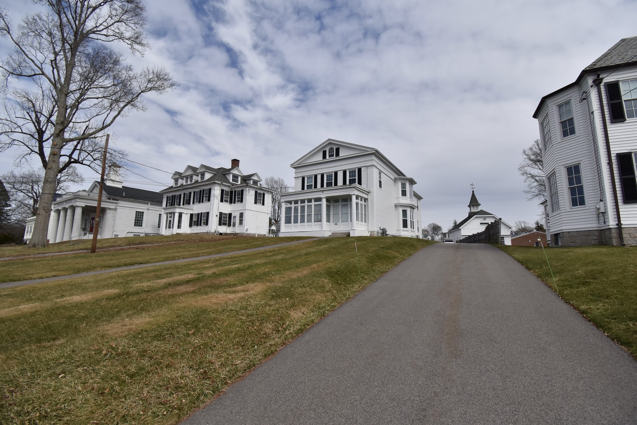 Building Photo - 4 Elm St