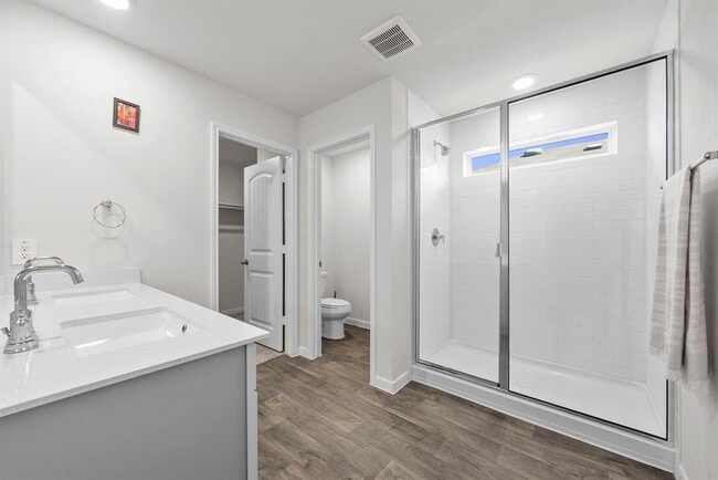 Building Photo - 320 Darwin Pl