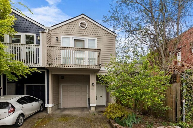 Building Photo - 923 SE 34th Ave