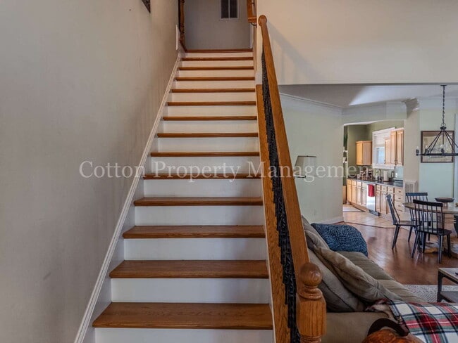 Building Photo - 102 Blossom Cir