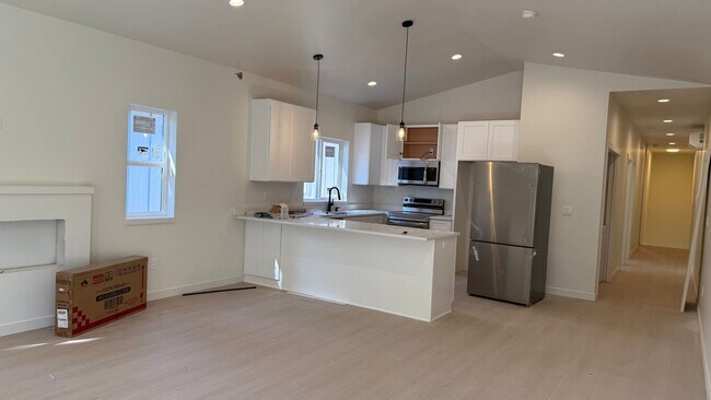 Building Photo - Duplex in CDA !