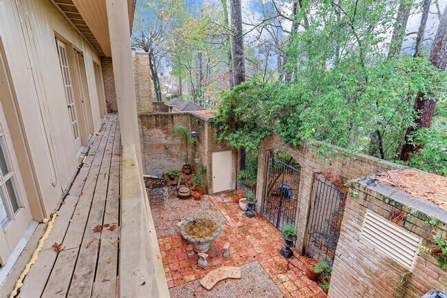 Building Photo - 14 Woodstone St