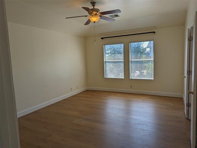 Building Photo - 4717 Lake Champlain Ln