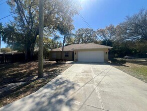 Building Photo - 3 Bedroom, 2 Bath Home with Yard - Palmetto