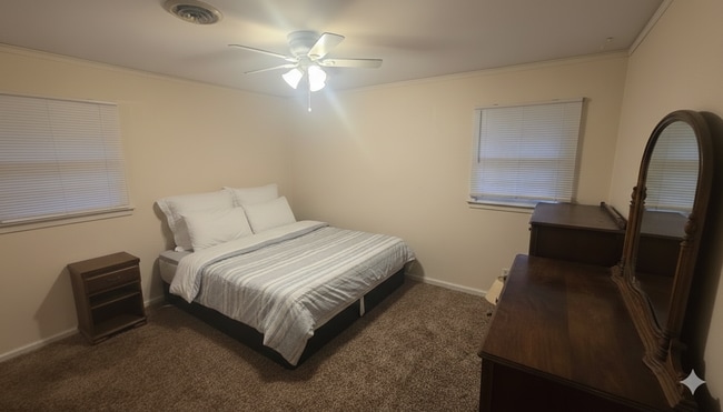 Building Photo - 817 Dumont Dr