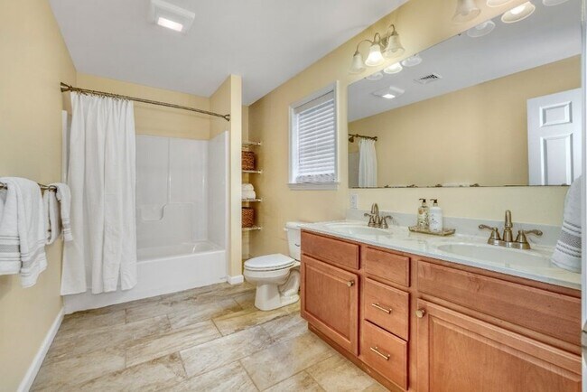 Building Photo - 18 Grant Rd