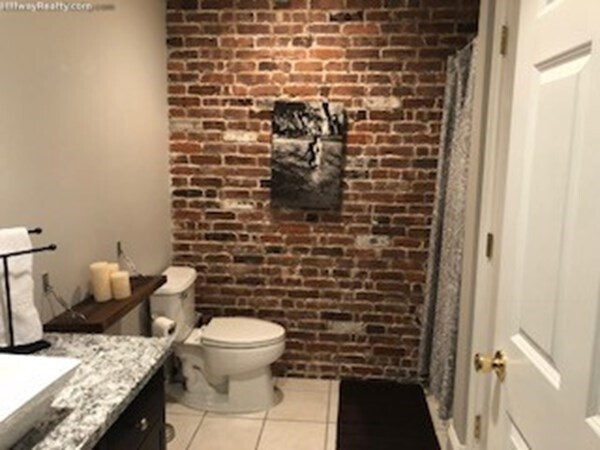 Building Photo - 1305 Columbia Rd