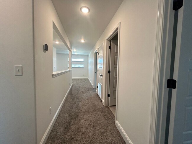 Building Photo - Gorgeous Contemporary Family Home in Cente...