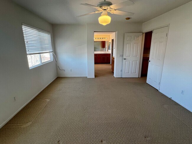 Building Photo - Spacious 4-Bedroom Murrieta Home with Loft & 3-Car Garage