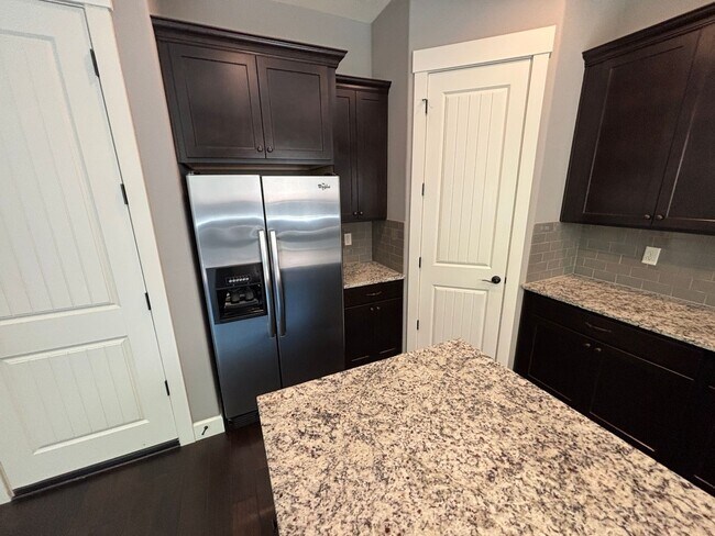 Building Photo - Beautiful Home in the Copper Creek Subdivi...