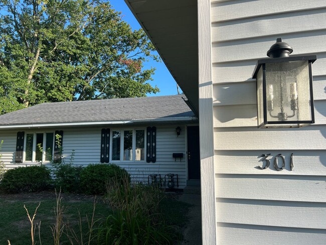 Building Photo - Lovely 2 Bedroom Southside Holland
