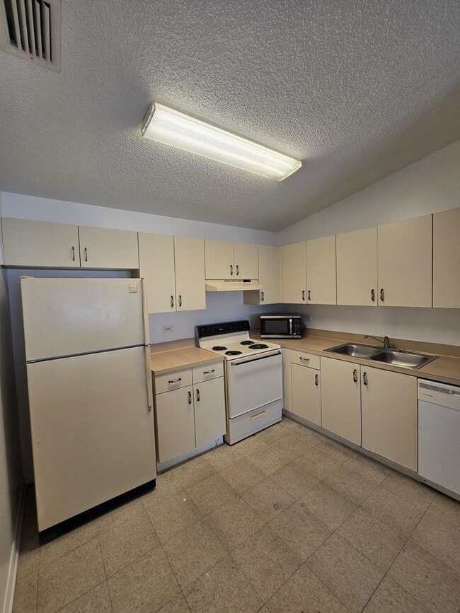 Building Photo - 1 BED CONDO IN HOLLYWOOD