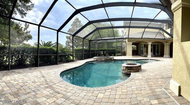 Building Photo - 2456 Den St