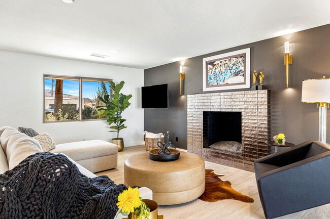 Building Photo - 45654 Verba Santa Dr