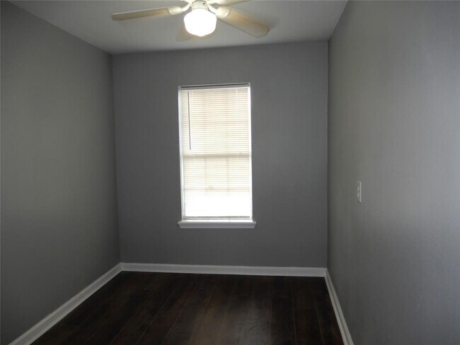 Building Photo - 6814 Donlen St
