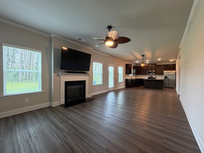 Building Photo - Spacious 4/2.5 House in Rydal- $2,995