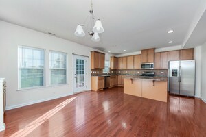 Building Photo - 212 N Commerce St