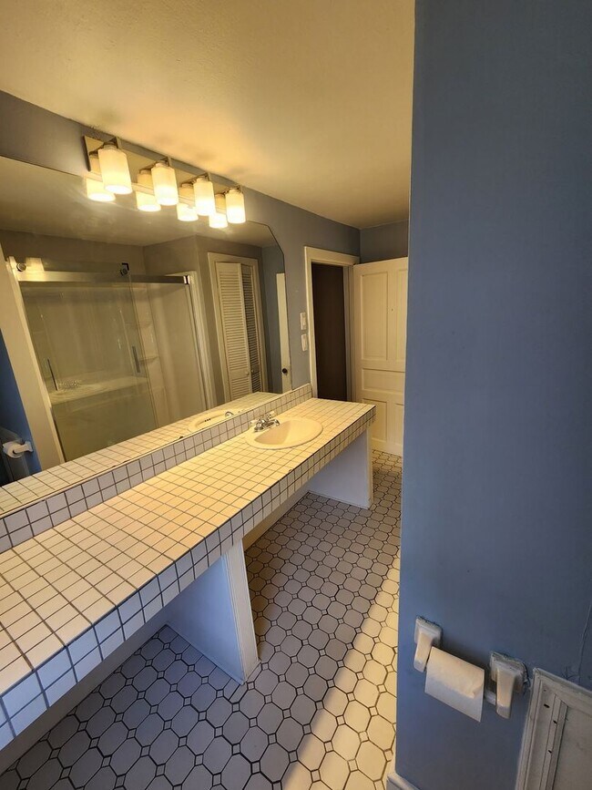 Building Photo - West Chester Historic Townhome - 4 bedrooms, 1 bath