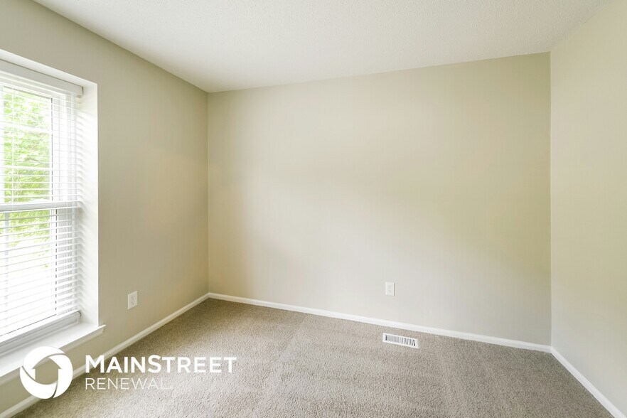 Building Photo - 405 Woodlake Dr