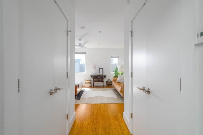 Building Photo - 1003 S 17th St