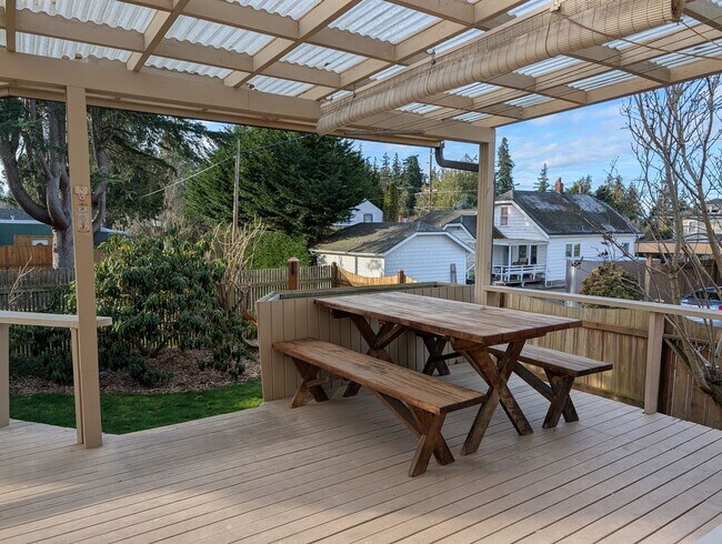 Building Photo - 1114 Skagit St