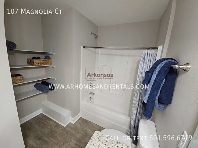 Building Photo - 107 Magnolia Ct