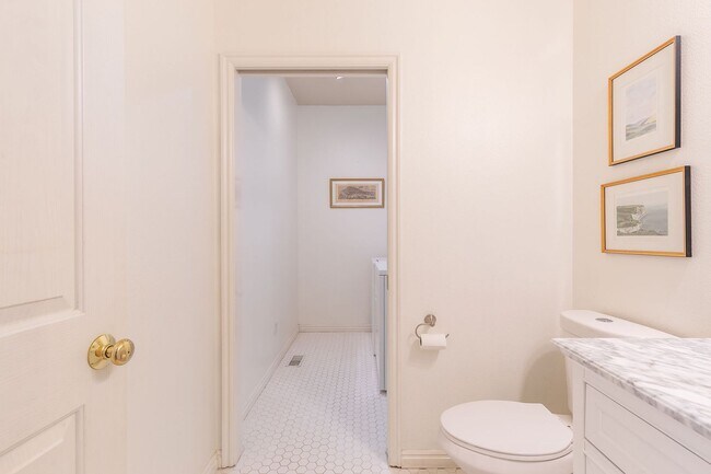 Building Photo - 3 Bed 2.5 Bath In The Heart Of Eagle