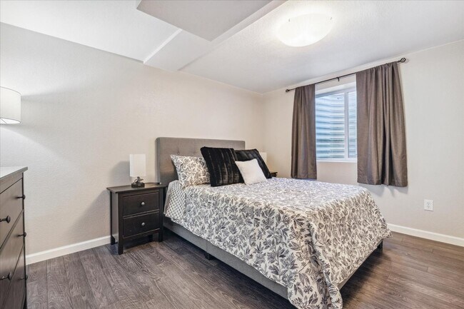 Building Photo - 3306 S Kittredge St