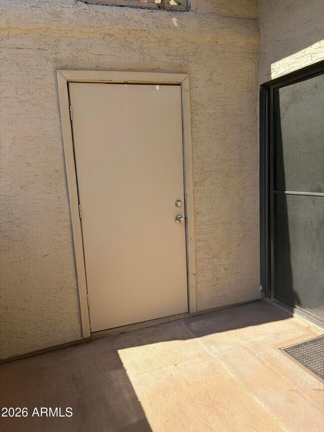 Building Photo - 930 N Mesa Dr