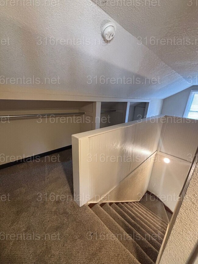 Building Photo - Rental Available NOW!