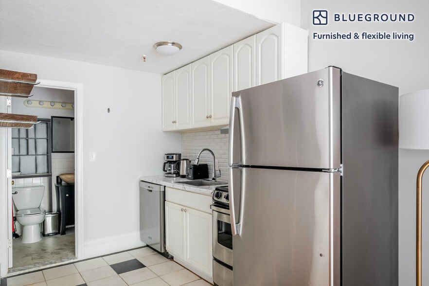 Building Photo - 511 Beacon St