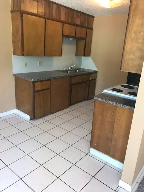 Building Photo - 2006 Williams St