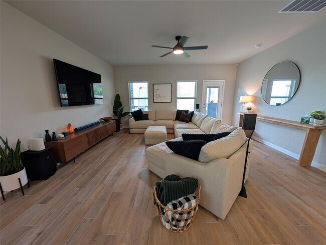Building Photo - 3030 Charyn Wy