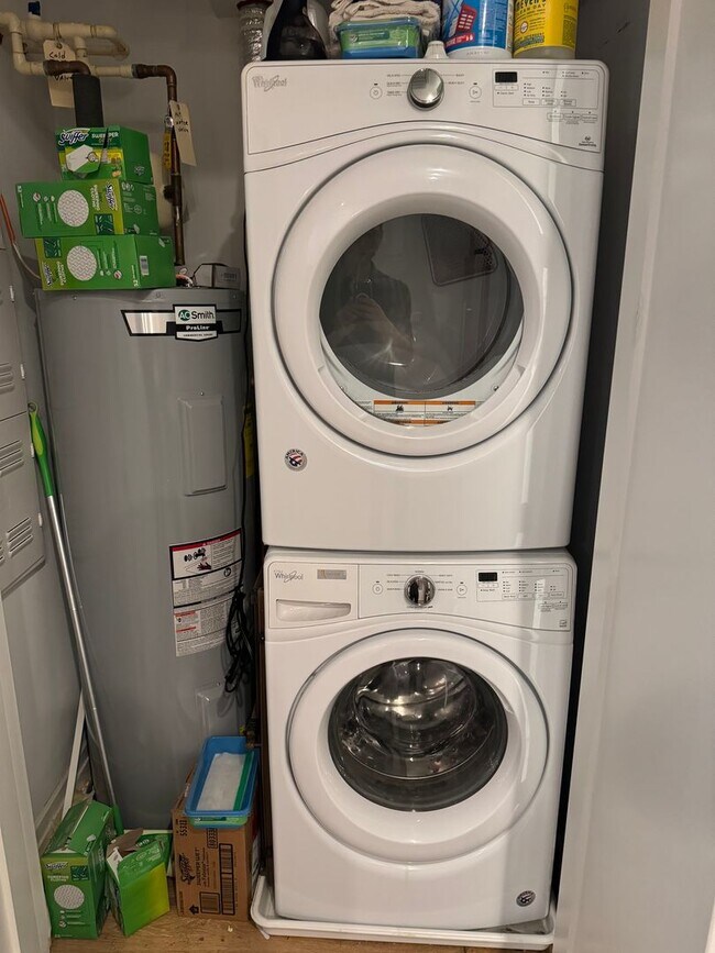 Building Photo - Centrally located 1BR/1BA Dupont Circle $2600 a month