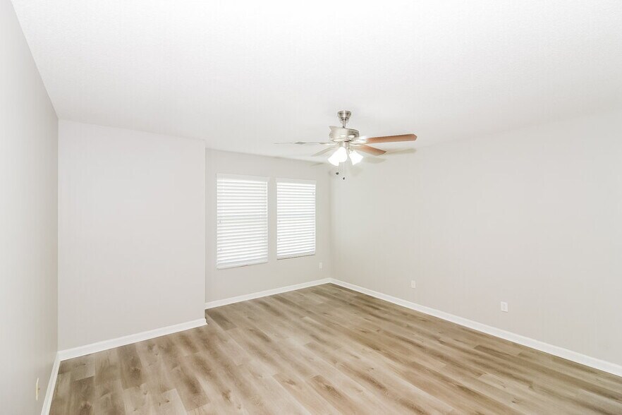 Building Photo - 10087 Branley Oak Dr