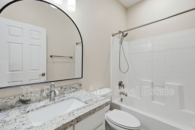 Building Photo - 554 E San Carlos Way