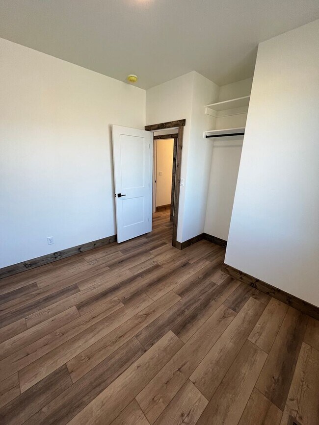 Building Photo - K591LI