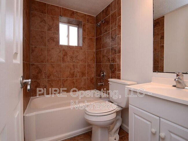 Building Photo - 612-616-616 N 46th St