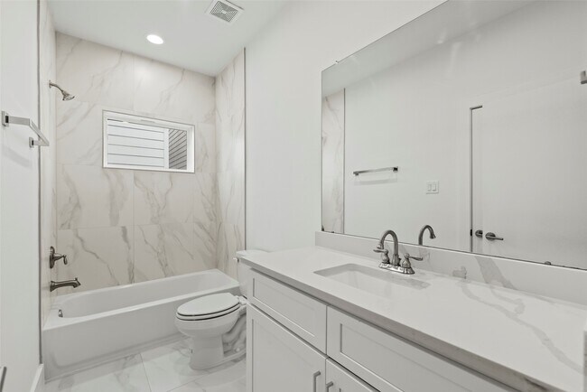 Building Photo - 847 Rachel St